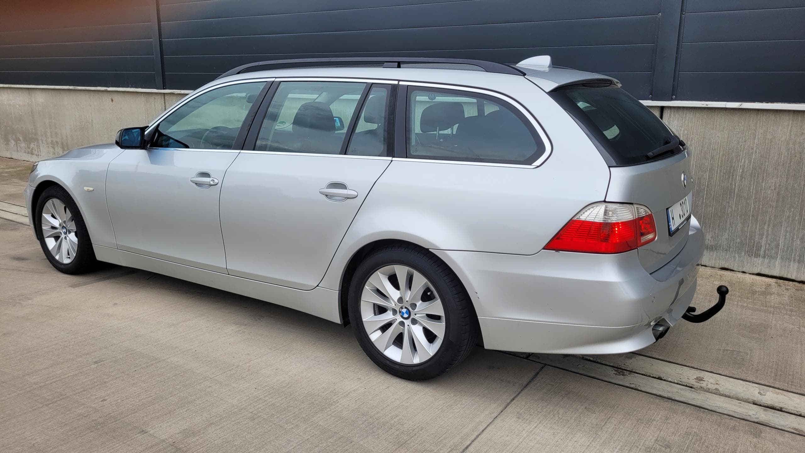 BMW Řada 5 525iA, fotka 6