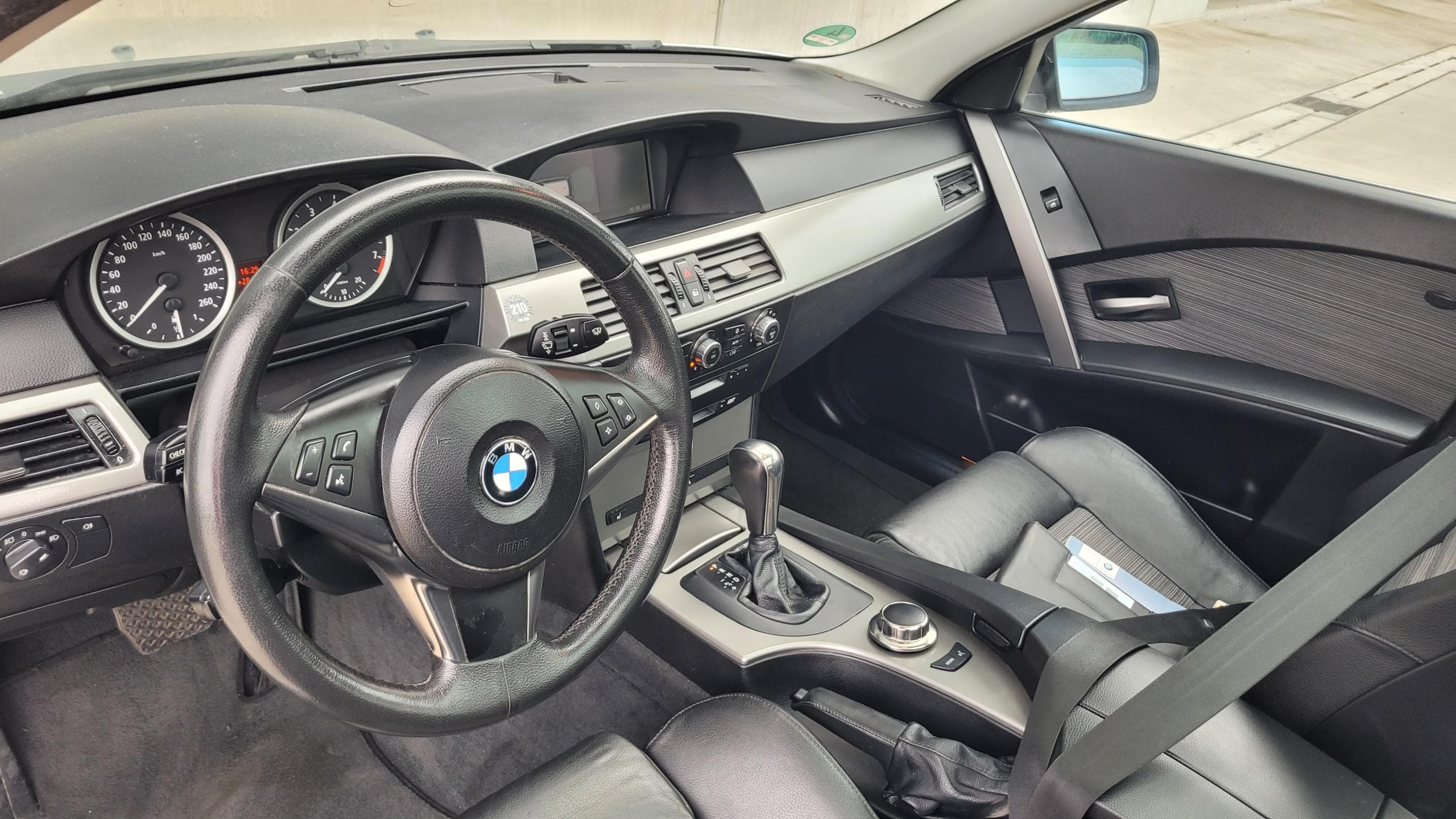 BMW Řada 5 525iA, fotka 19